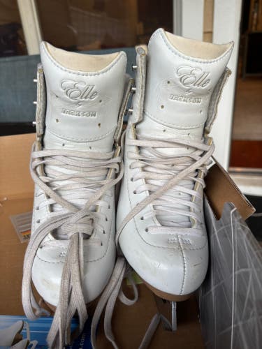 Jackson Ultima Elle Figure Skates B Junior 3 (Used)