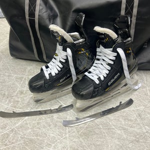 Bauer Supreme M5 Pro Hockey Skates Size 5 (Used)