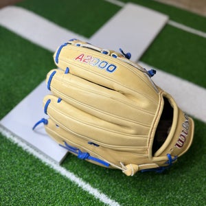 2025 Wilson RH Pitcher's A2000 Baseball Glove 12" (New)
