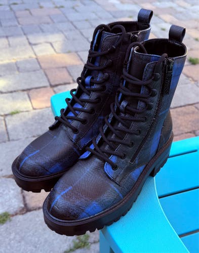 WOMENS GUESS FEARNE PLATFORM COMBAT LACE-UP/ZIP-UP BOOTS 7.5M BLUE PLAID (NWOT)