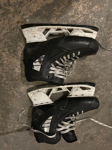 True 2 Piece Hockey Goalie Skates Regular Width 8 (Used)