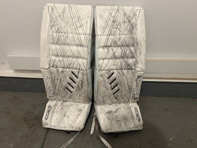 33"  Brian's Gnetik V Goalie Leg Pads (Used)