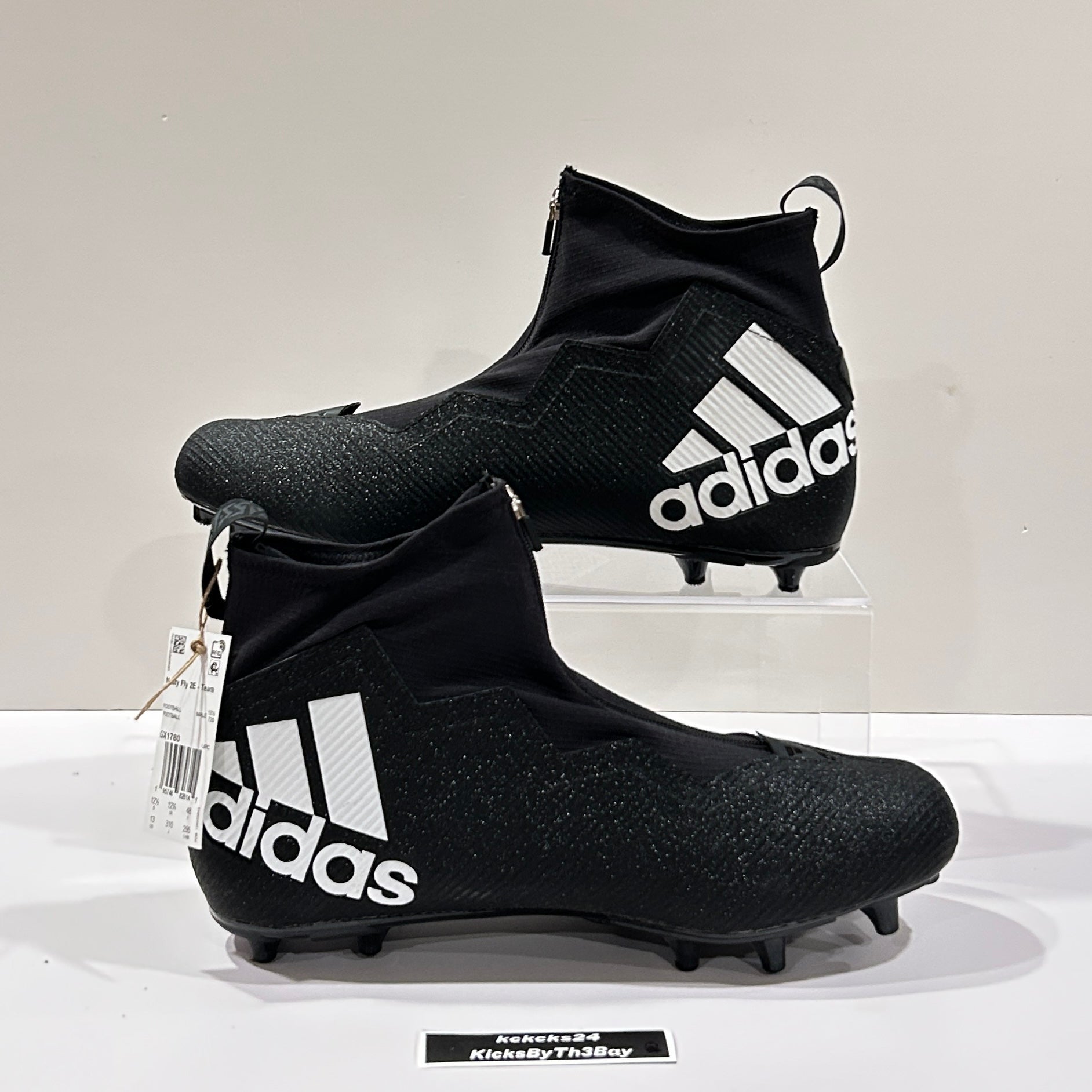 extra wide mens football cleats