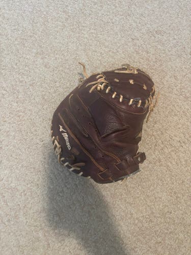 Mizuno Franchise RH Catcher's Baseball Glove 33.5" (Used)