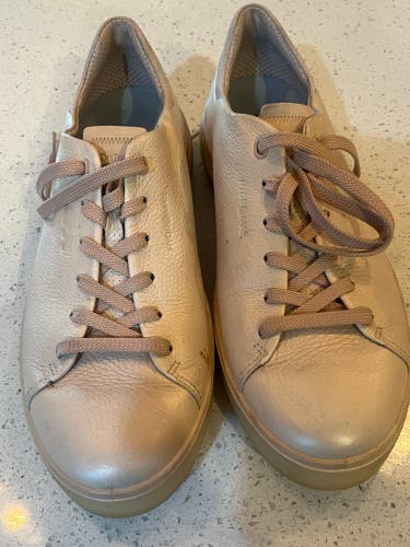 Women's Size M 9.0 (W 10.0) Ecco Golf Shoes (Used)