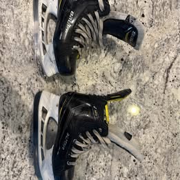 Bauer Supreme M4 Hockey Skates Size 4 (Used)