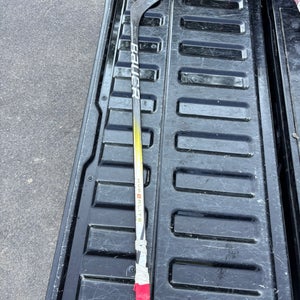 Youth Bauer Hyperlite 2 Right Handed Hockey Stick P28 (Used)