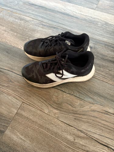 Black Kid's 4.5Y (Big Kids / Youth) Youth New Balance 4040v7 Low Top Turf Cleats (Used)