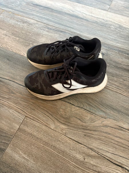 Black Kid's 4.5Y (Big Kids / Youth) Youth New Balance 4040v7 Low Top Turf Cleats (Used)