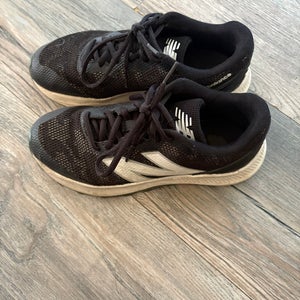 Black Kid's 4Y (Big Kids / Youth) Youth New Balance 4040v7 Low Top Turf Cleats (Used)