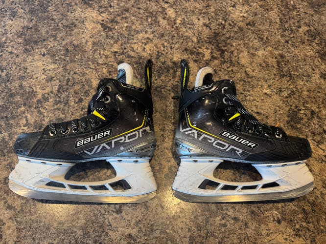 Bauer Vapor 3X Hockey Skates Regular Width Size 2 (Used)