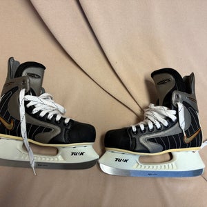 Nike Ignite 7 Hockey Skates Narrow Width 5.5 (Used)
