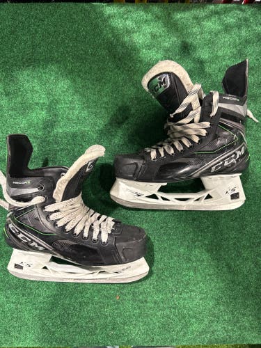 Senior CCM RibCor 86K Hockey Skates (Regular) Size 7.5 (Used)