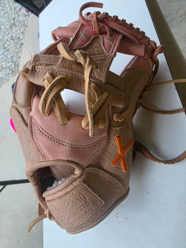 Aria Absolutely Ridiculous RH Infield Baseball Glove 11.5" (Used)