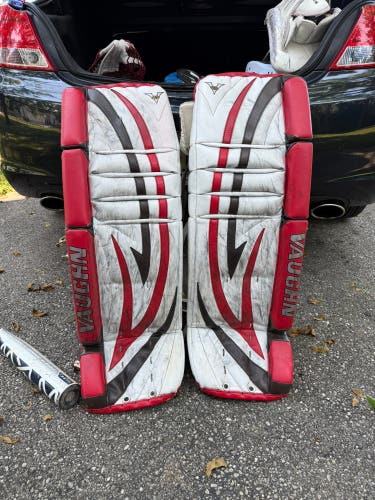 33" Vaughn Velocity V5 Goalie Leg Pads (Used)