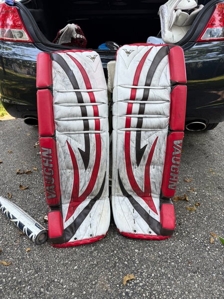 33" Vaughn Velocity V5 Goalie Leg Pads (Used)