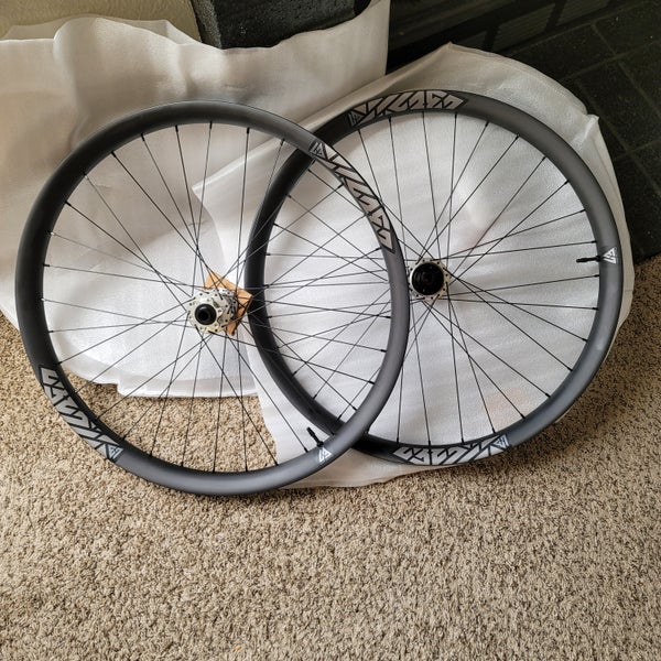 New Industry 9 & Light Bicycle AM740 carbon MTB wheel set