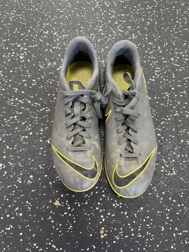 Used Nike Soccer Cleats Grey Junior 04 11849-S000030751