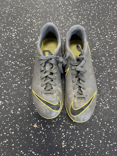 Used Nike Soccer Cleats Grey Junior 04 11849-S000030751