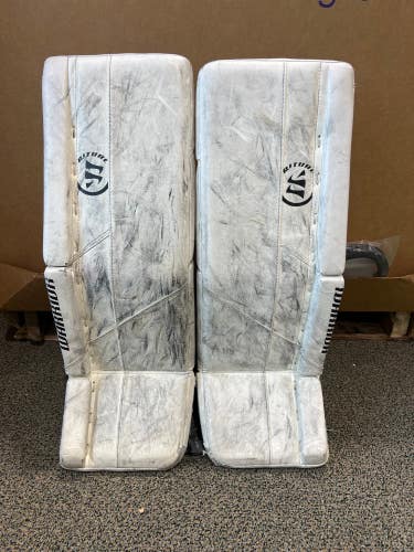 26" +1 Junior Warrior Ritual G5 Goalie Leg Pads (Used)