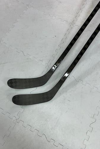 Senior(2x)Right P28M 95 Flex ProBlackStock™ Unbranded Blackouts Pro Stock Hockey Sticks