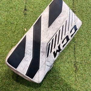 Senior CCM Axis 1.5 Goalie Blocker Regular (Used)