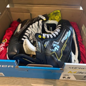 2024 Bauer Supreme M30 Hockey Skates Regular Width 9.5 (Used)