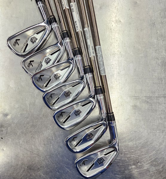 Men's Wilson Staff FG Tour V6 Left Hand Iron Set Regular Flex Graphite Shaft (Used)