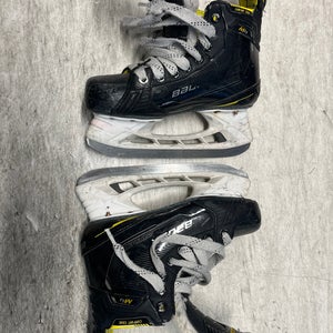Bauer Supreme M4 Hockey Skates Regular Width Size 4.5 (Used)