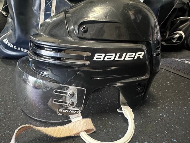 Medium Bauer 4500 Helmet with visor