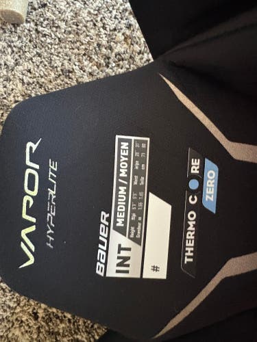 Intermediate Medium Bauer Vapor Hyperlite Hockey Pants (Used)