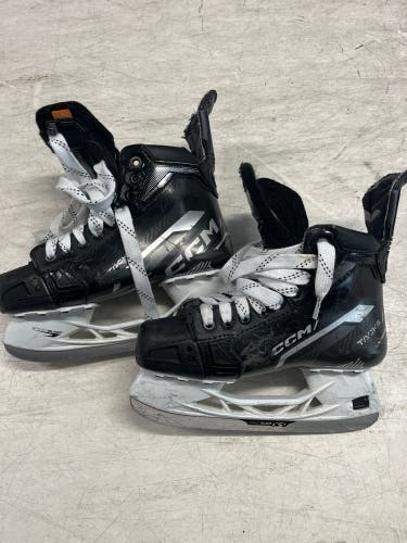 CCM Tacks Vector Premier (SMU) Hockey Skates Wide Width Size 5.5 (Used)