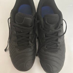 Black Men's Size M 7.0 (W 8.0) Nike Tiempo legend Indoor Cleats (Used)