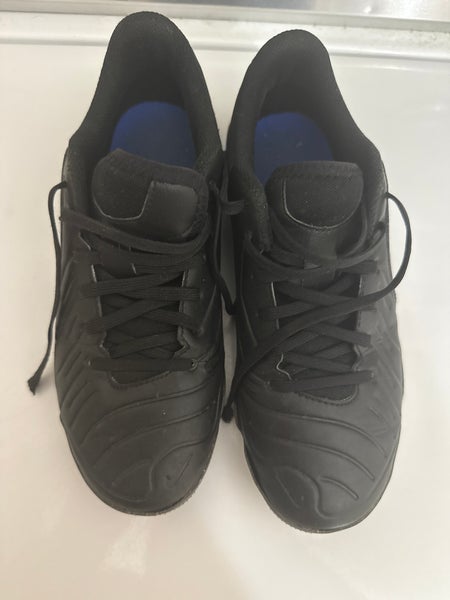 Black Men's Size M 7.0 (W 8.0) Nike Tiempo legend Indoor Cleats (Used)