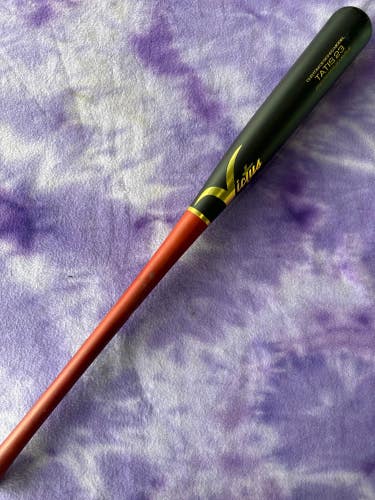 Victus Tatis Maple Bat Maple 32" (Used)