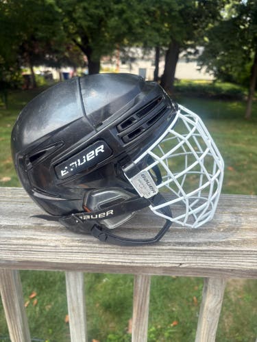 Medium Bauer Re-Akt 75 Helmet (Used)