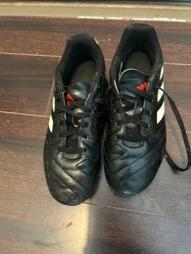 Black Unisex Size M 4.0 (W 5.0) Adidas Cleats (Used)