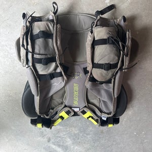 Small Vaughn VE8 Pro Carbon Goalie Chest Protector (Used)