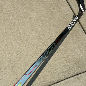 Senior Bauer Vapor Hyperlite Hockey Stick Right Handed P92 (Used)