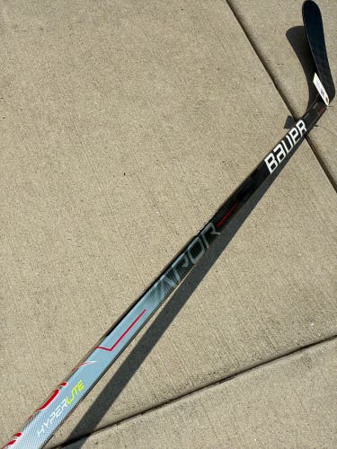 Senior Bauer Vapor Hyperlite Hockey Stick Right Handed P92 (Used)