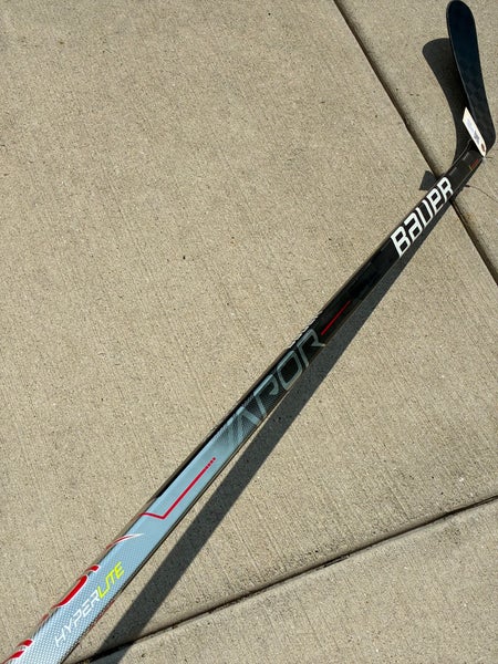 Senior Bauer Vapor Hyperlite Hockey Stick Right Handed P92 (Used)