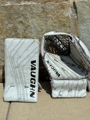 White Intermediate Vaughn SLR2 Goalie Gloves & Blockers Regular (Used)