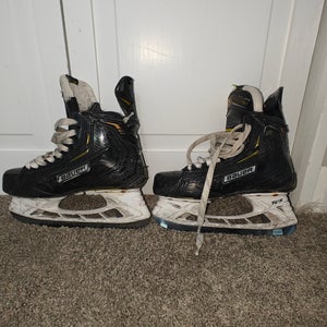 Used Intermediate Bauer Supreme 2S Pro Hockey Skates Size 5