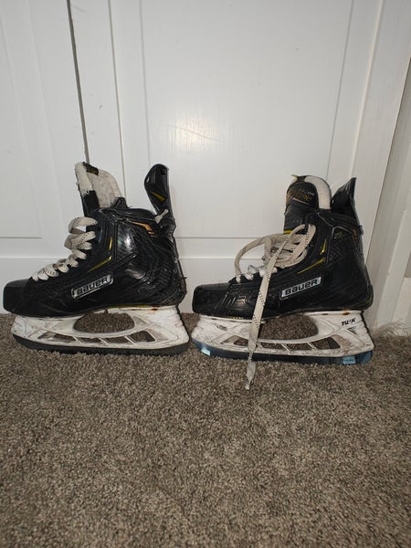 Used Intermediate Bauer Supreme 2S Pro Hockey Skates Size 5