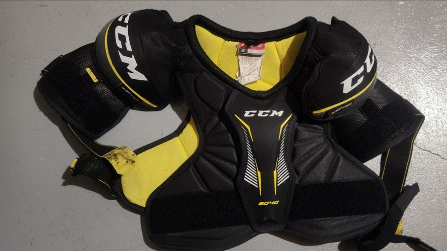 CCM Tacks 9040 junior small shoulder pads