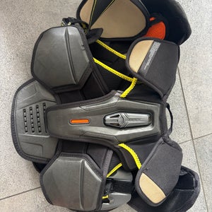 Men's Large Junior CCM XF Pro Shoulder Pads (Used)