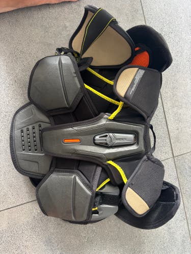 Men's Large Junior CCM XF Pro Shoulder Pads (Used)