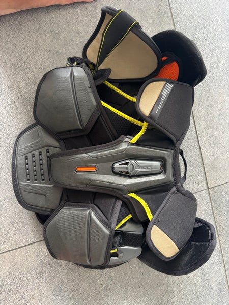Men's Large Junior CCM XF Pro Shoulder Pads (Used)