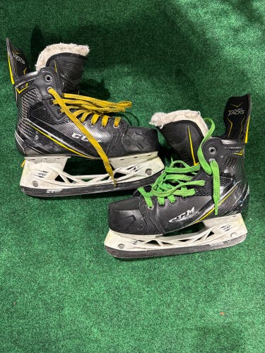 Intermediate CCM Super Tacks AS1 Hockey Skates (Regular) Size 5 (Used)
