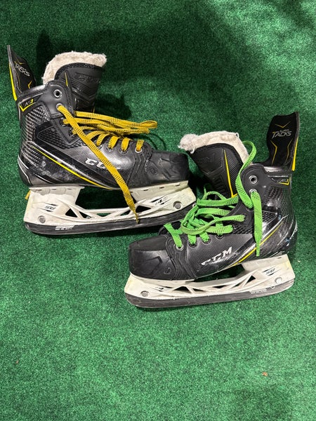 Intermediate CCM Super Tacks AS1 Hockey Skates (Regular) Size 5 (Used)
